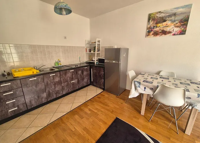 Apartment T&a *
