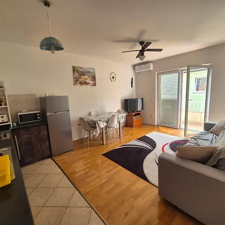 Apartment T&a *
