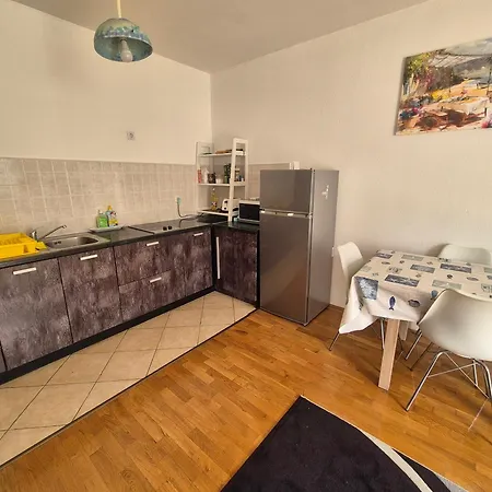 Apartment T&a *